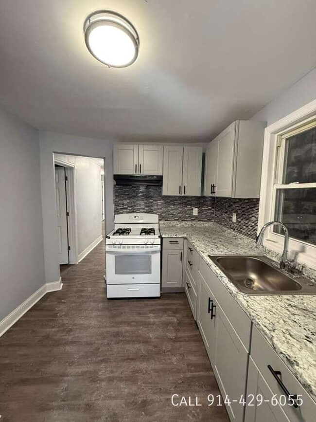 Building Photo - 14 Saratoga Ave