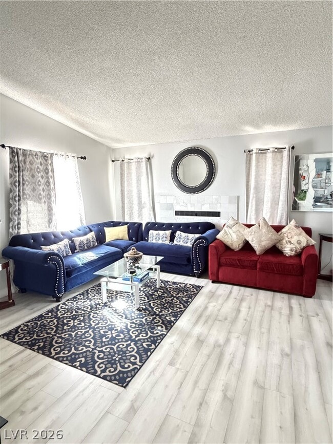 Building Photo - 5032 Spencer St Unit D