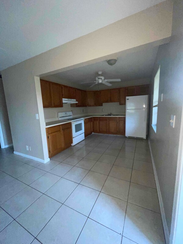 Photo - 1570 E Breezy Ln Unidad A