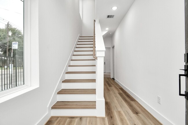 Photo - 4804 Elysian St