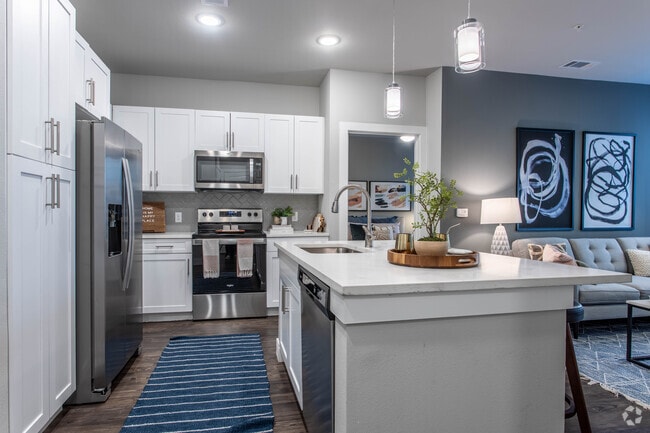 2 BR, 2 BA - 915 SF