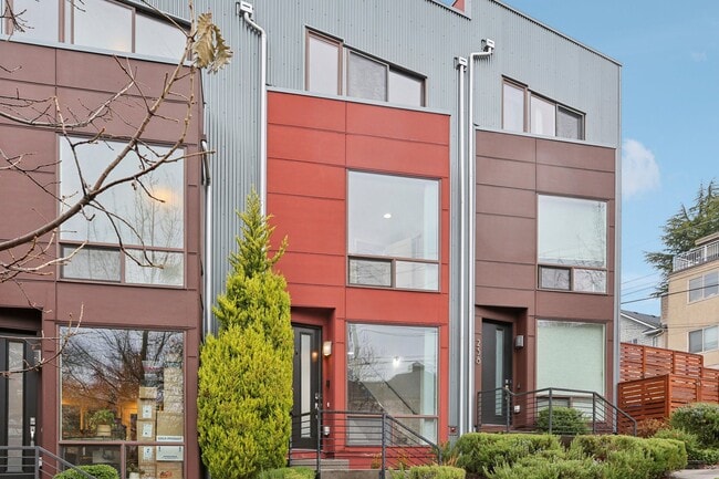 Photo - 256 E Roanoke St