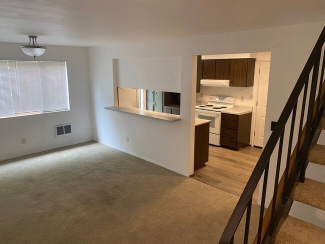 Building Photo - 237 Woodhill Ave Unit 1