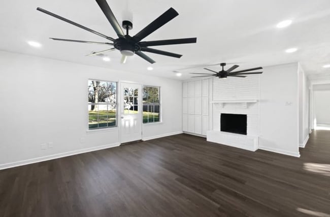 Photo - 469 W Fulton St