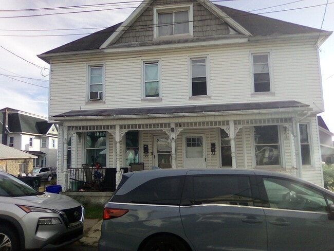 Building Photo - 132 Butler St Unit Duplex Rental