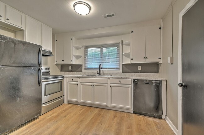 Photo - 1712 Oaklawn St