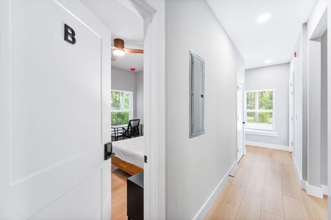 Photo - 975 Ervin St