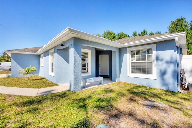 Photo - 2821 Embassy Rd