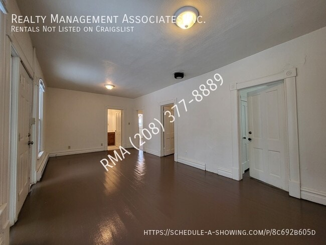 Photo - 1502 Heron St