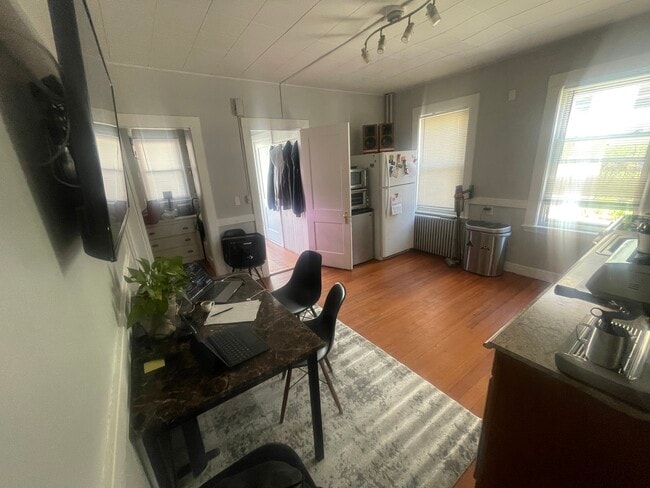 Building Photo - 20 Matchett St Unit NA