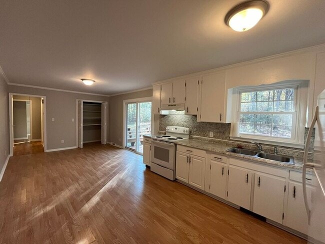 Photo - 13009 Creedmoor Rd