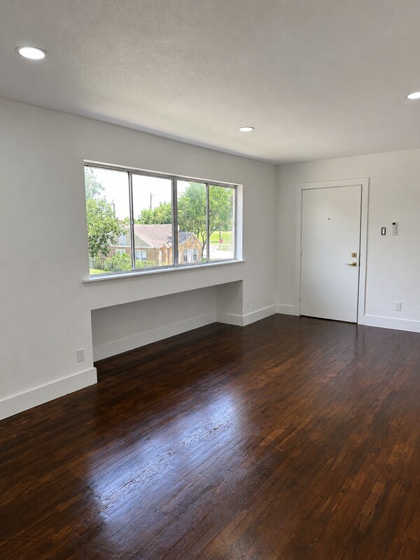 Photo - 2712 Oakcliff St