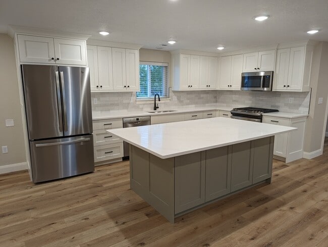 Photo - Bluff Rd. Upstairs