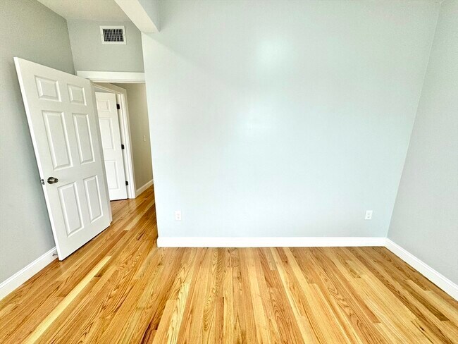 Photo - 190 Hillside St Unit 3