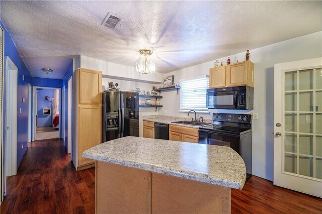 Photo - 2818 Kensington Way