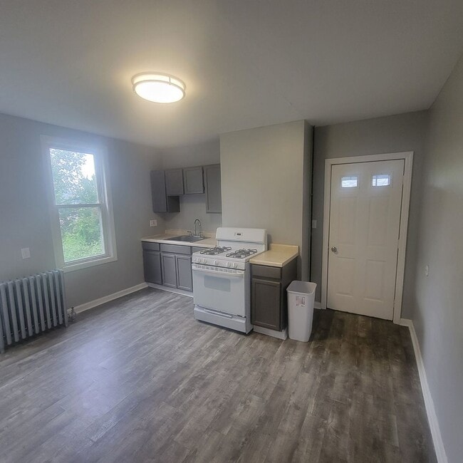 Building Photo - Carnegie - 2 BR First Floor Apartment, Lam...
