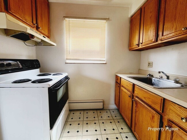 Building Photo - 5923 Cary Ave Unit 1