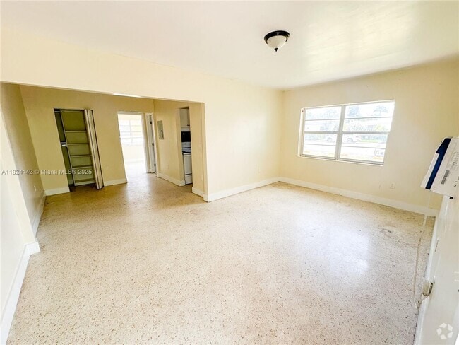 Building Photo - 2130 Bay Dr Unit 2 Rental