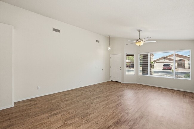 Photo - 3 Bedroom Home in Bridlewood!