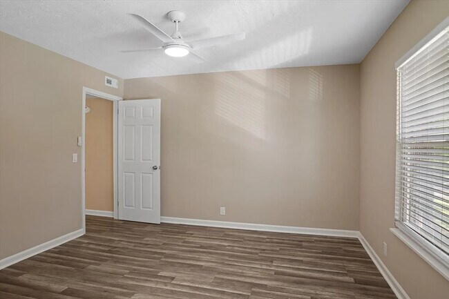 Photo - 500 Paragon Mills Rd Unit M18