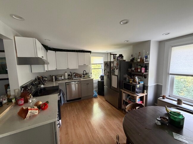 Building Photo - 39 Maple St Unit B