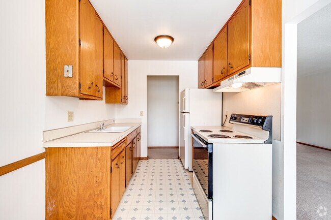Large 2BR, 1.5BA - 1032SF - Kitchen