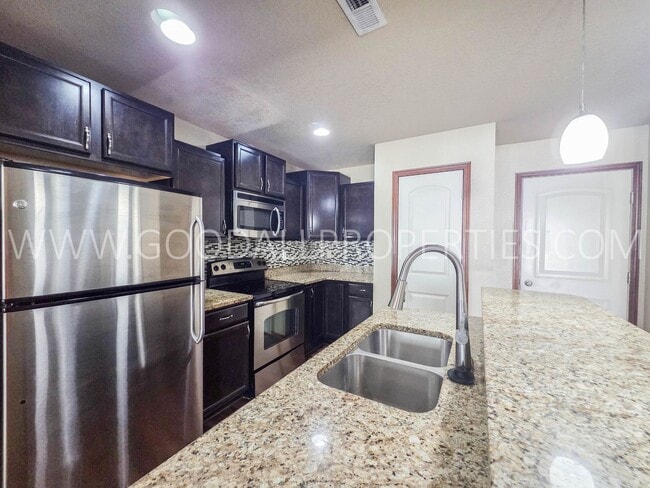 Photo - 3-Bedroom, 2.5-Bath End-Unit Townhome in West Des Moines with Attached 2-Car Garage