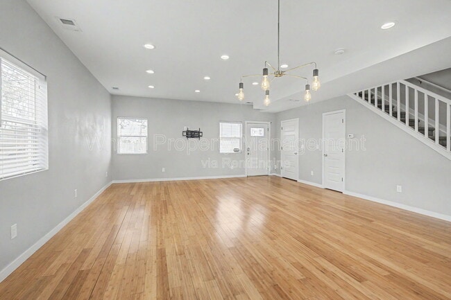 Photo - 5803 Poplar St