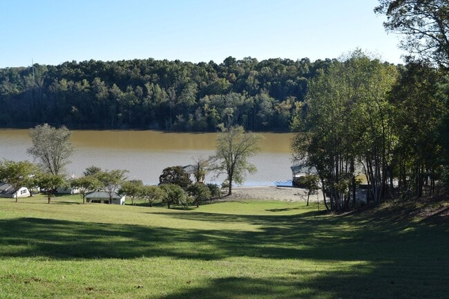 Photo - Lake Front 1 Bedroom Apartment - Large Garage & Boat Parking