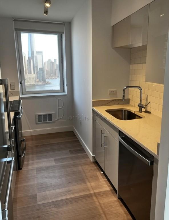 Photo - 3 bedroom in LONG ISLAND CITY NY 11101 Unidad 1201