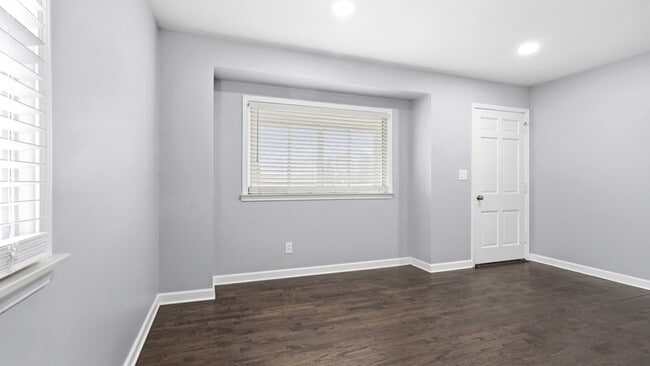 Photo - 1065 E Cross St