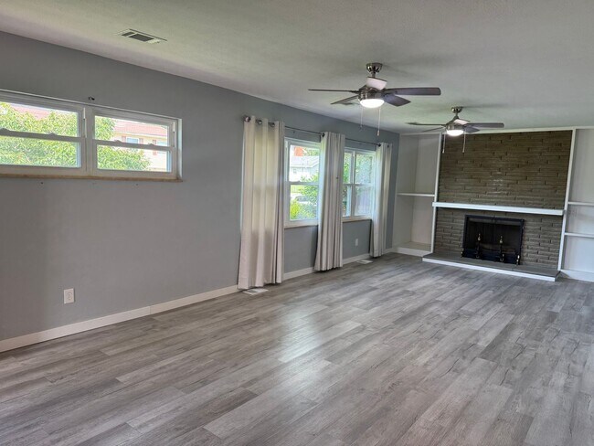 Photo - ROOM TO ROAM! SPACIOUS VIENNA RANCH-STYLE ...