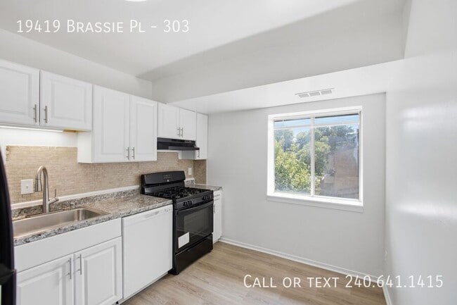 Building Photo - 19419 Brassie Pl Unit 303