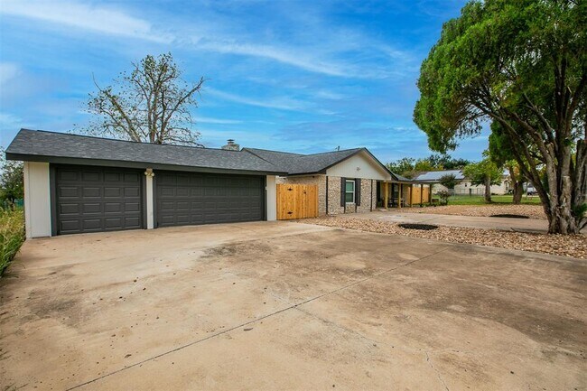 Photo - 4613 Joseph St