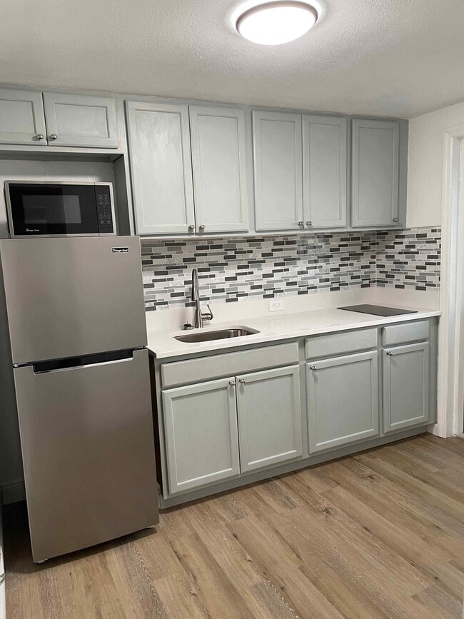 Building Photo - 3902 W Sligh Ave Unit ABCD