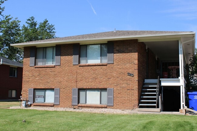 Building Photo - 3645 Butternut Dr Unit 4