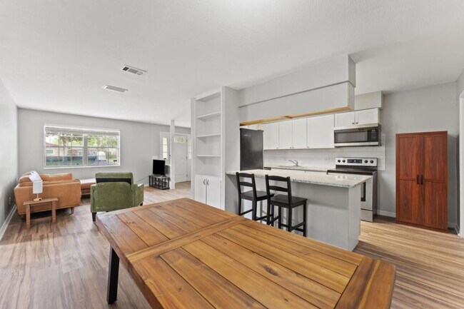 Photo - 7739 Pinnacle Dr House