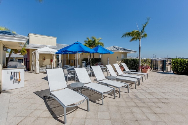 Photo - 235 NE 1st St