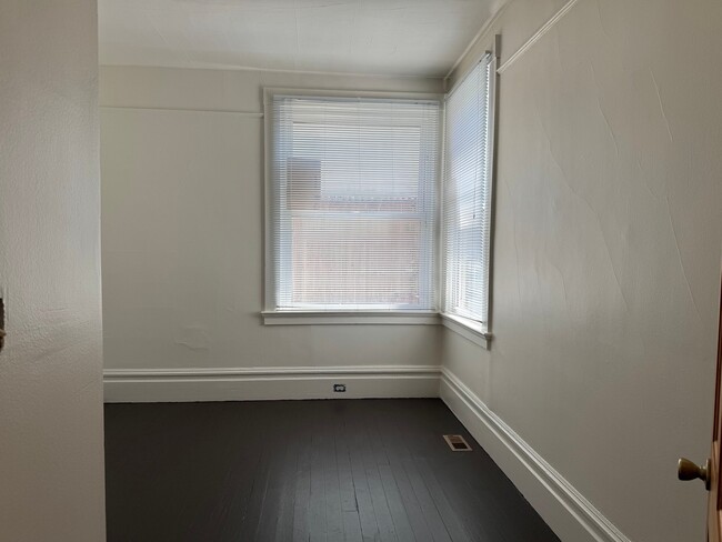 Photo - 947 Irving St Unidad A
