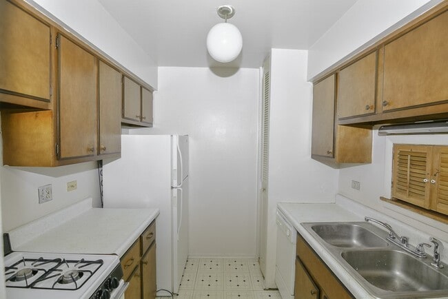 Photo - 675 W Wrightwoode Unit 712