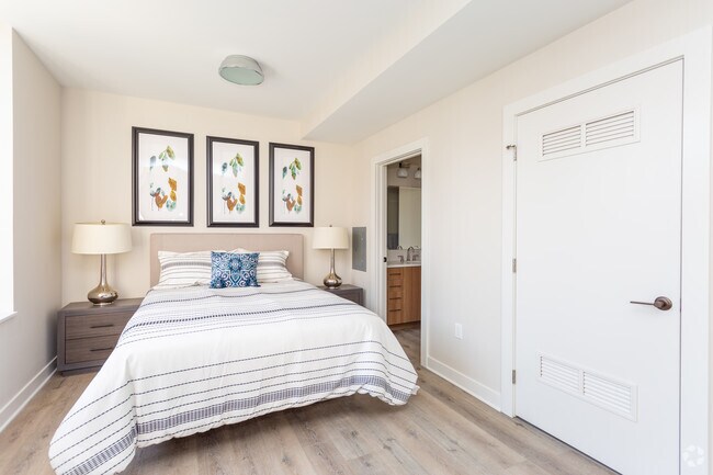 Studio, 1 BA - 402 SF