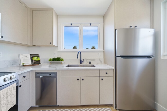 Unit 15 - 1037 E 1st Street