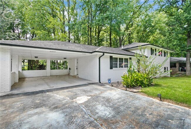 Photo - 1025 Hilburn Dr SE