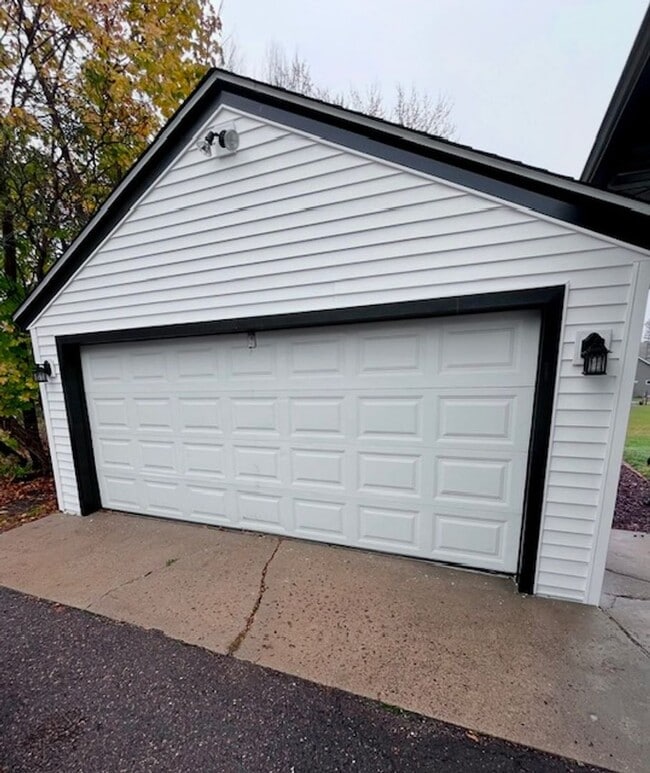 Photo - 4BR Single Family Home Available NOW on Ea...