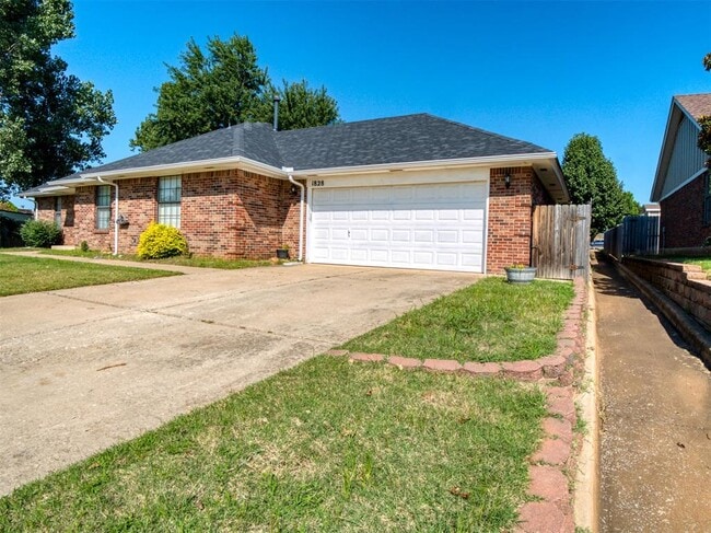 Photo - 1828 Honeysuckle Ln