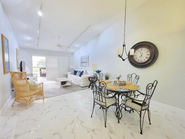 Photo - 1072 Keystone Dr Unit E