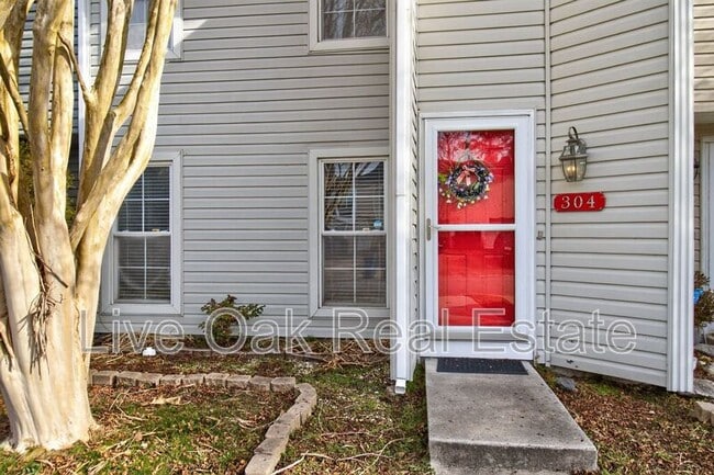 Photo - 304 Falling Ln