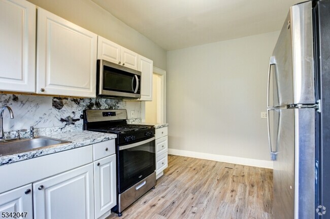 Building Photo - 108 Hilton Ave Unit 4 Rental