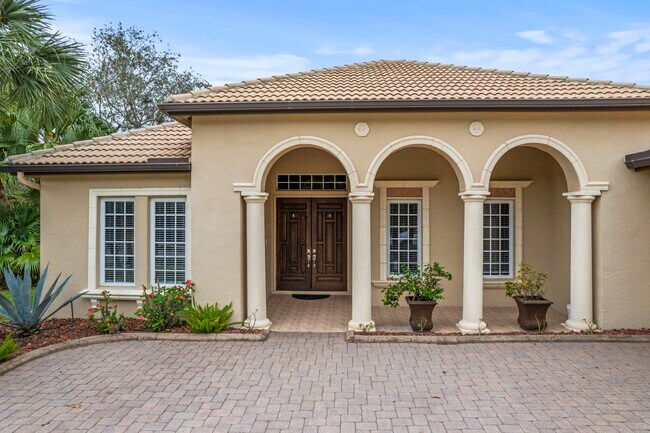 Photo - 801 SW Classico Ct