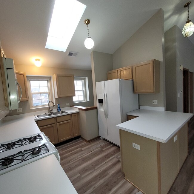 Photo - 1934 Heron Ave